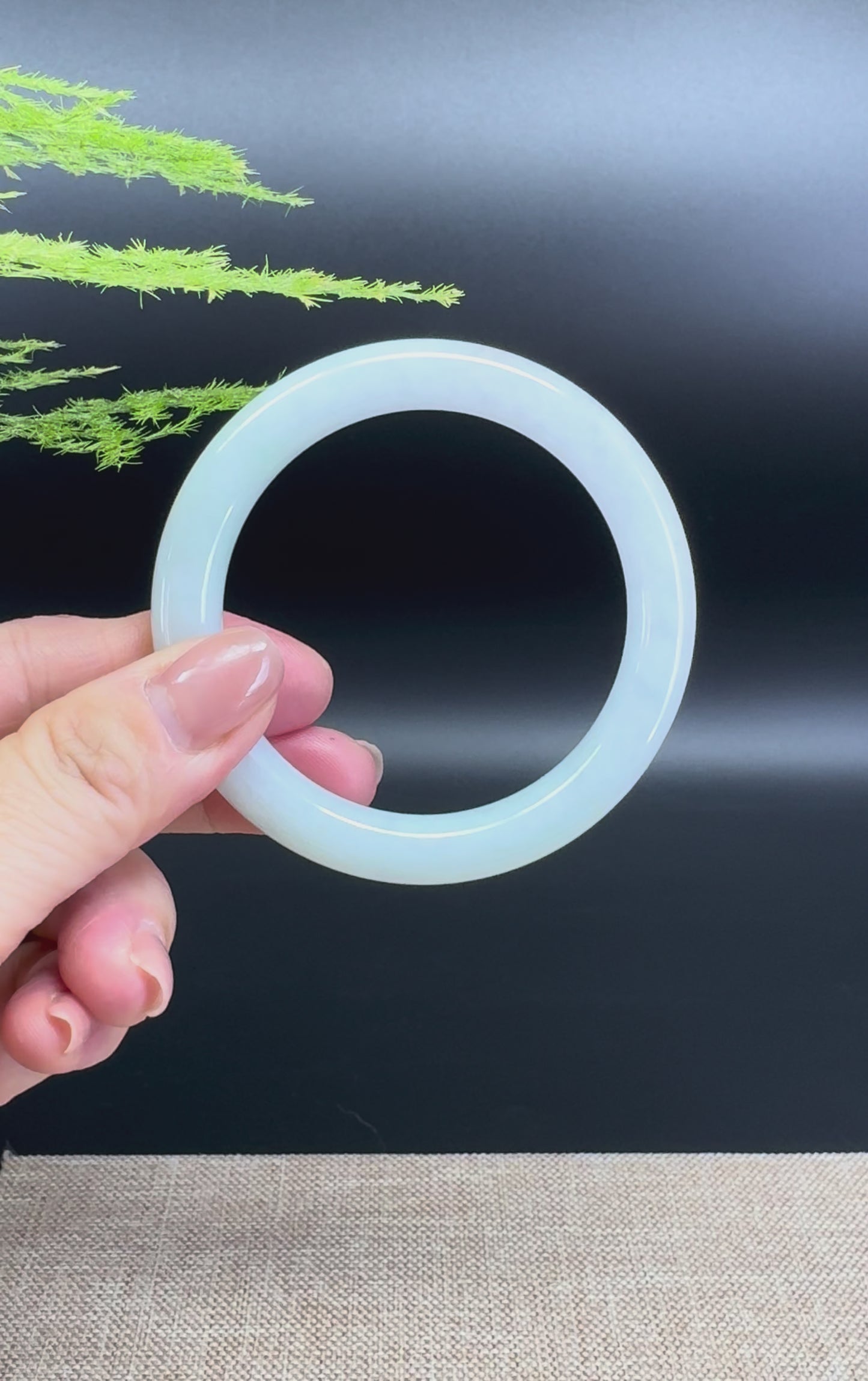 Load and play video in Gallery viewer, Genuine Burmese Green Jade Jadeite Bangle Bracelet ( 54.7mm )
