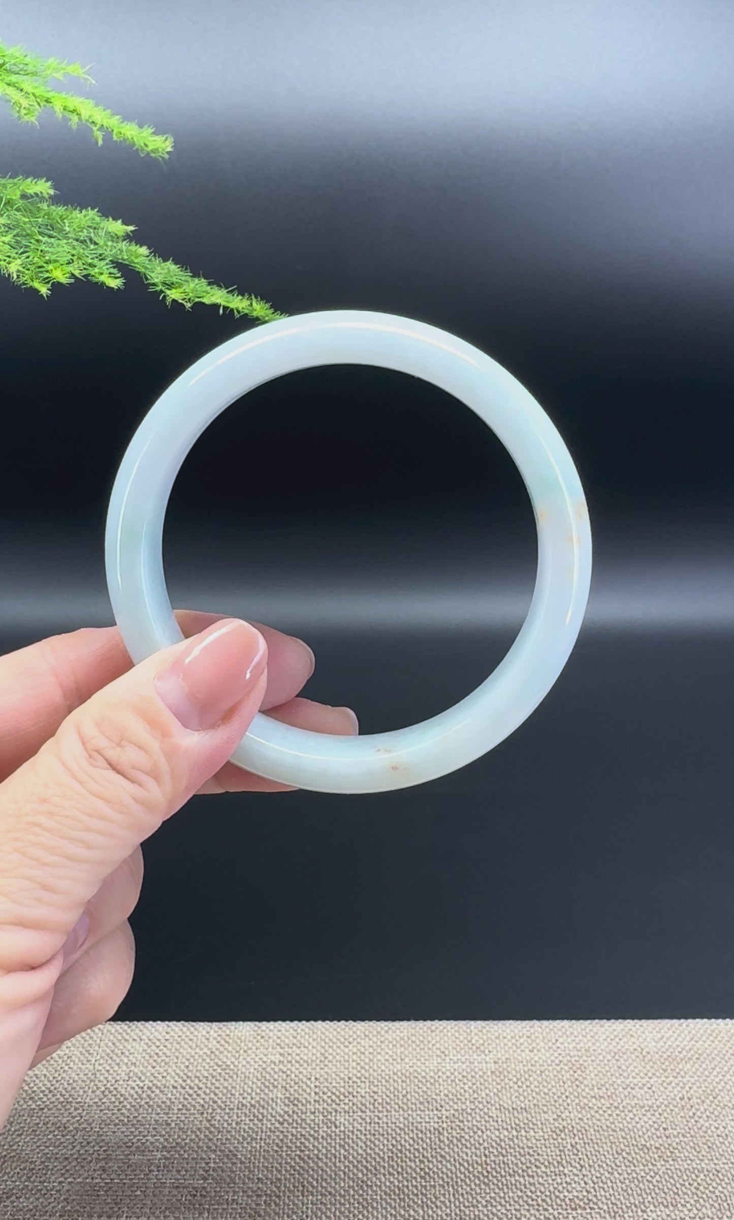 Load and play video in Gallery viewer, Genuine Burmese Green Jade Jadeite Bangle Bracelet ( 59.5mm )
