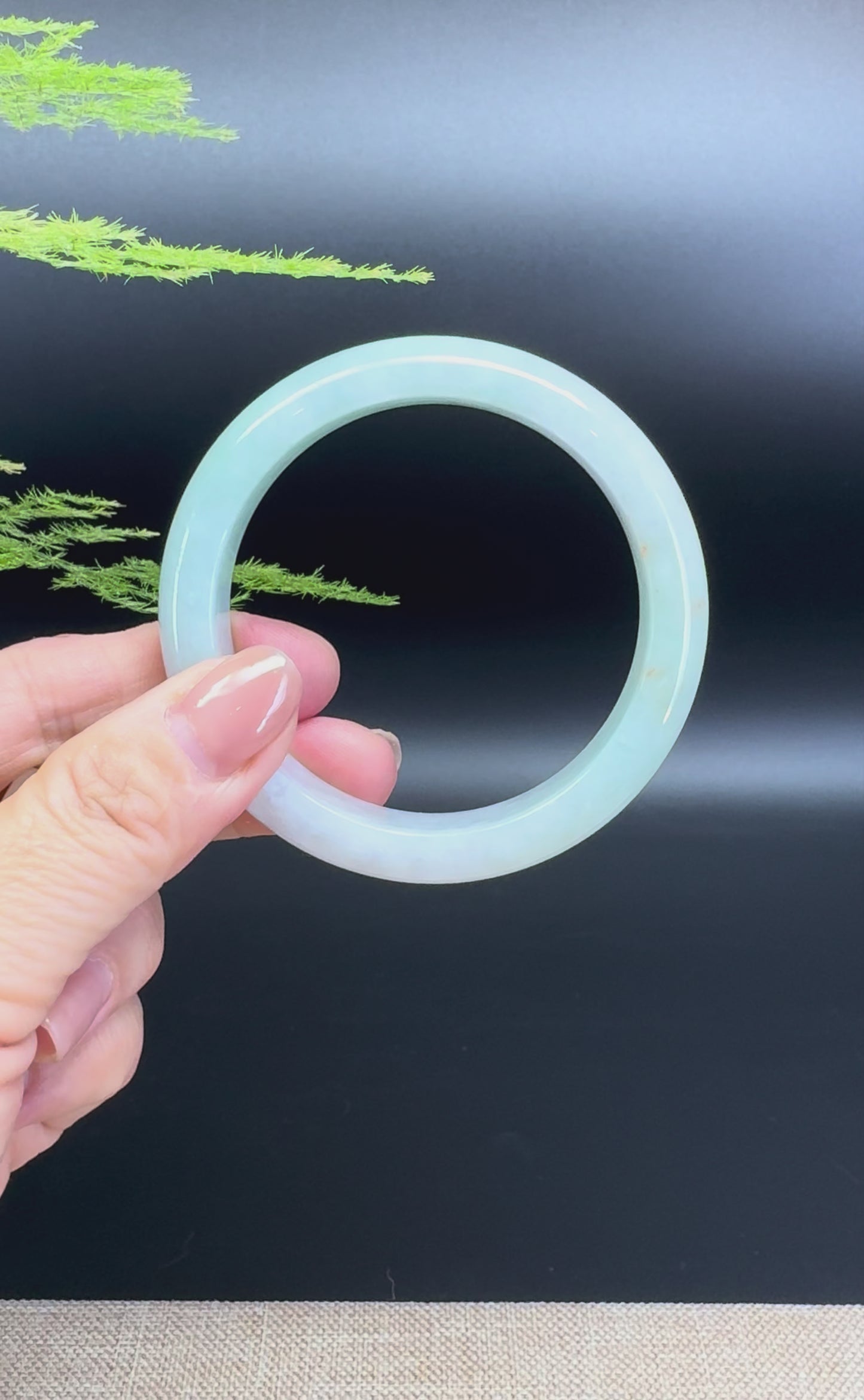 Load and play video in Gallery viewer, Genuine Burmese Green Jade Jadeite Bangle Bracelet ( 54.5mm )
