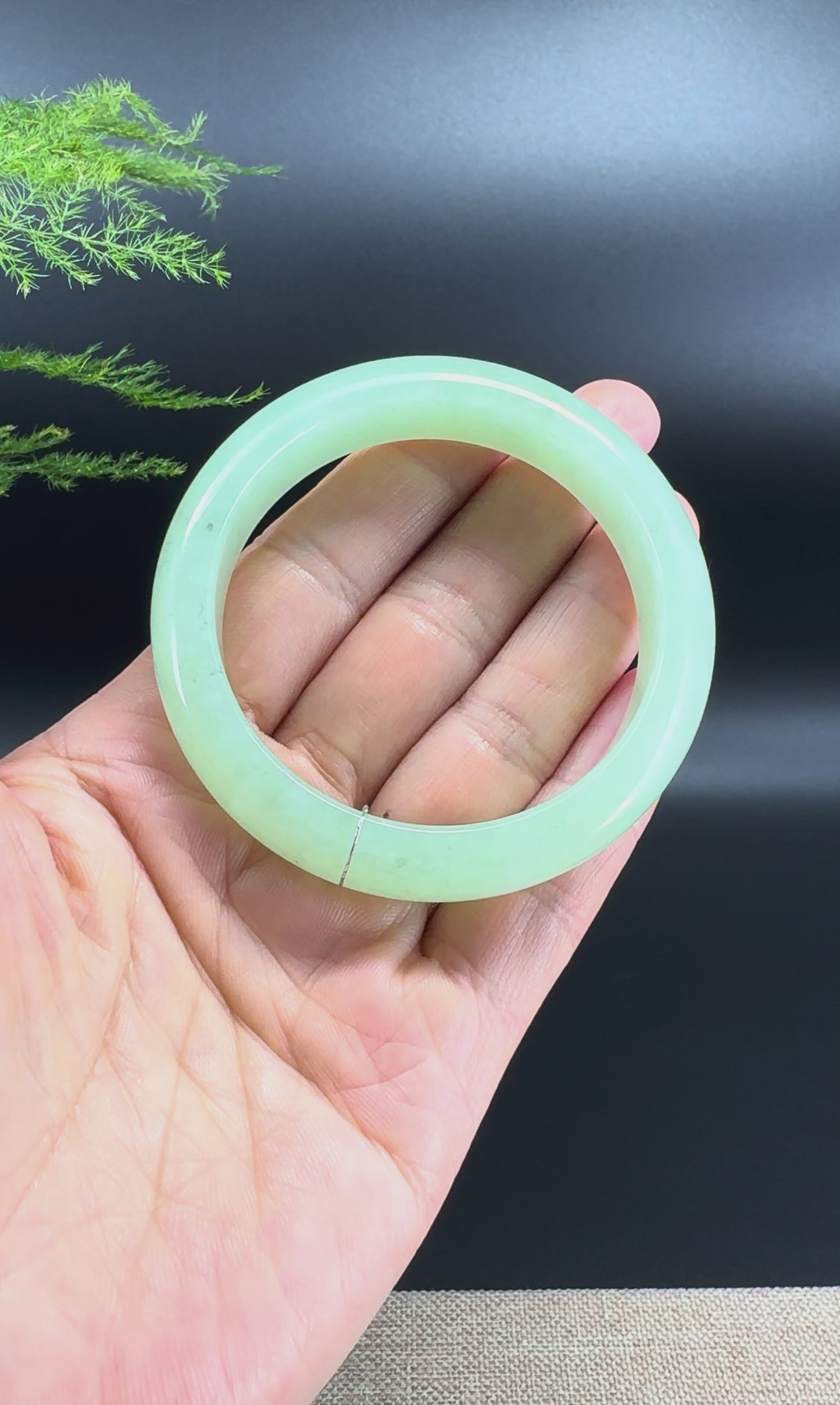 Load and play video in Gallery viewer, Genuine Burmese Green Jade Jadeite Bangle Bracelet (53.3mm)
