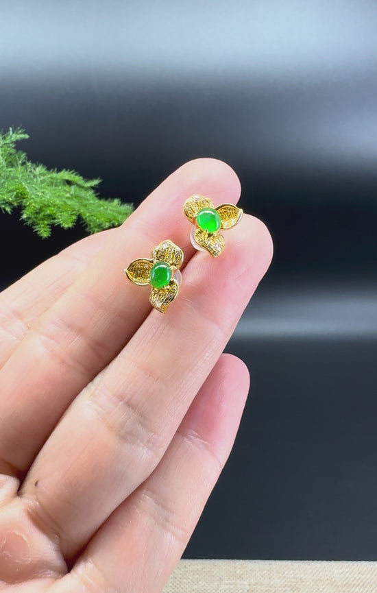 Load and play video in Gallery viewer, RealJade® 18k Yellow Gold Green Jadeite Jade Flower Earrings
