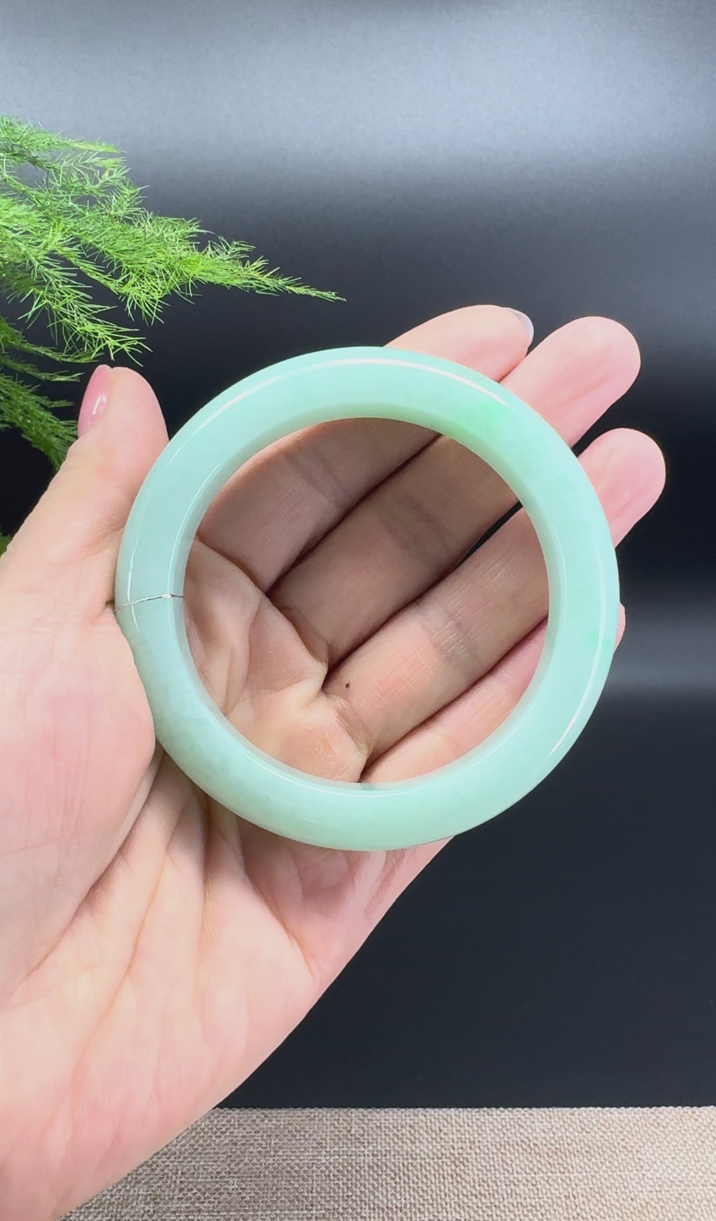 Load and play video in Gallery viewer, Genuine Burmese Apple Green Jade Jadeite Bangle Bracelet ( 55.3mm )
