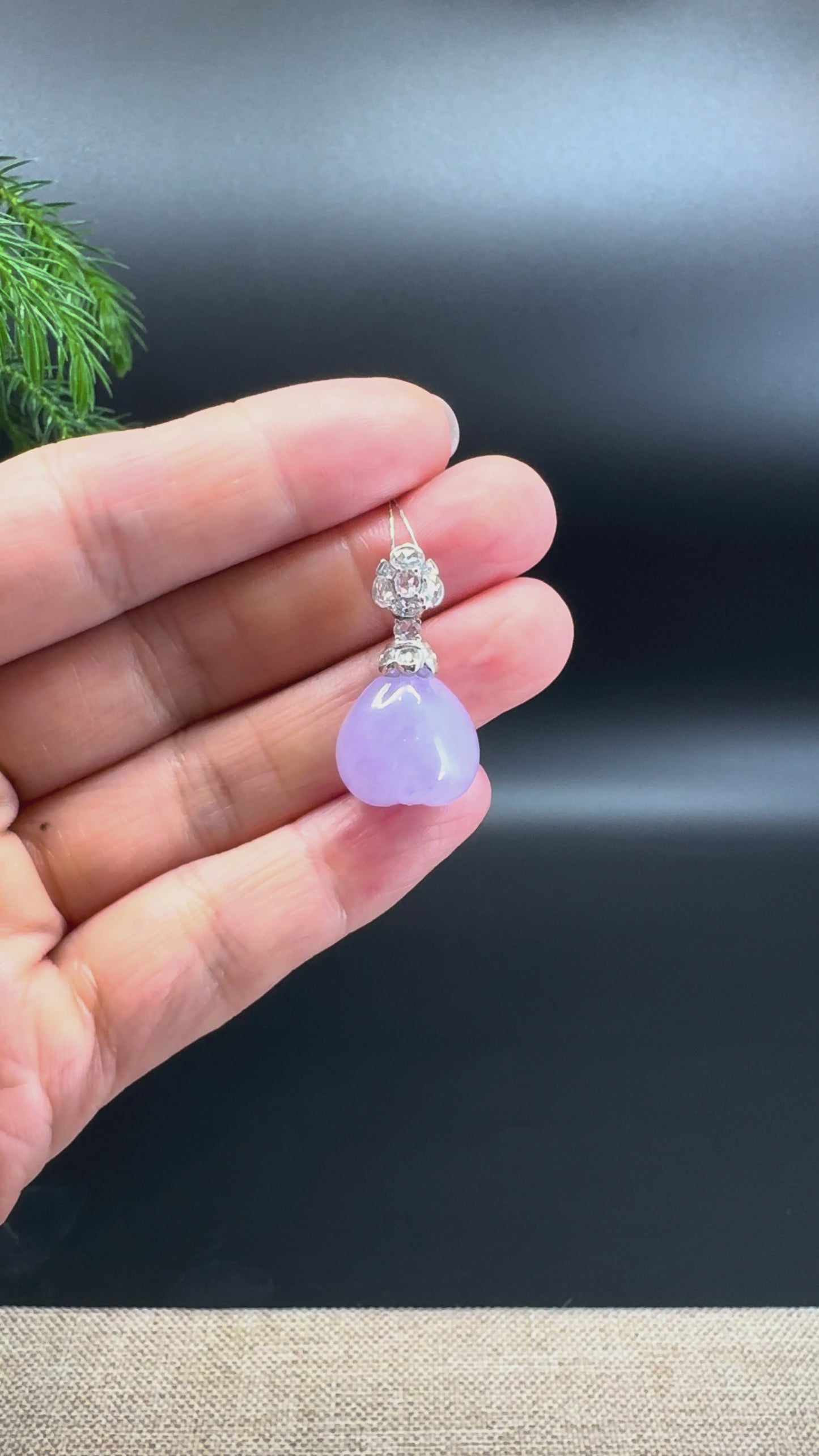 Load and play video in Gallery viewer, 18k White Gold Genuine Lavender Jadeite Jade Melon Pendant Necklace With Diamonds
