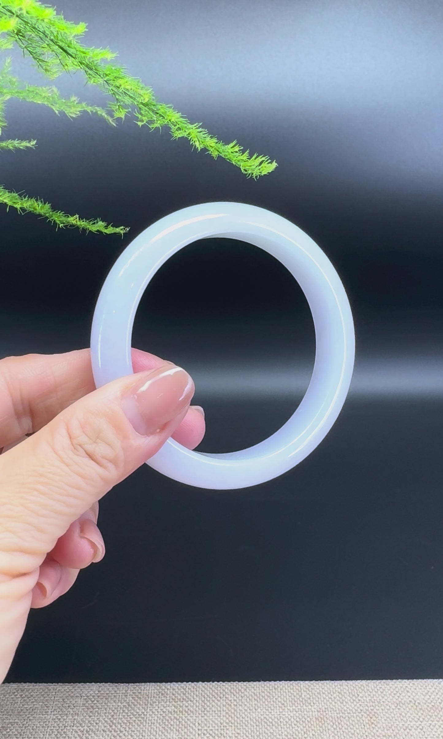 Load and play video in Gallery viewer, Genuine Burmese Lavender Jade Jadeite Bangle Bracelet ( 57.8mm )
