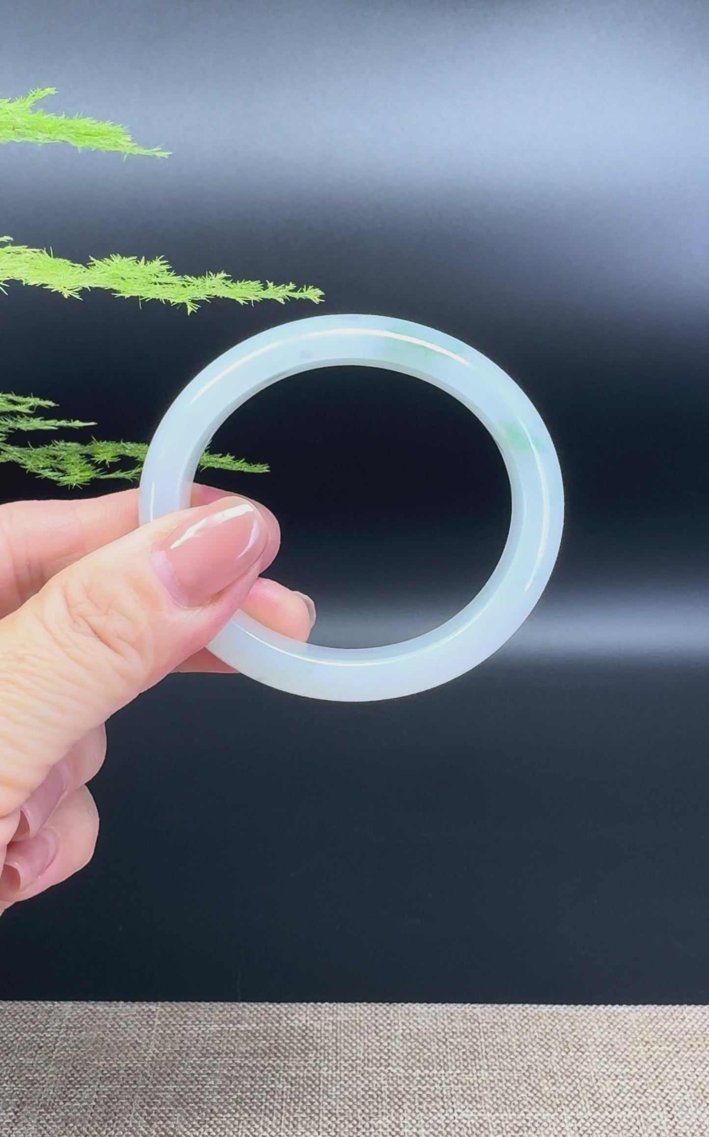 Load and play video in Gallery viewer, Genuine Burmese Green Jade Jadeite Bangle Bracelet ( 51.2*45.3mm )
