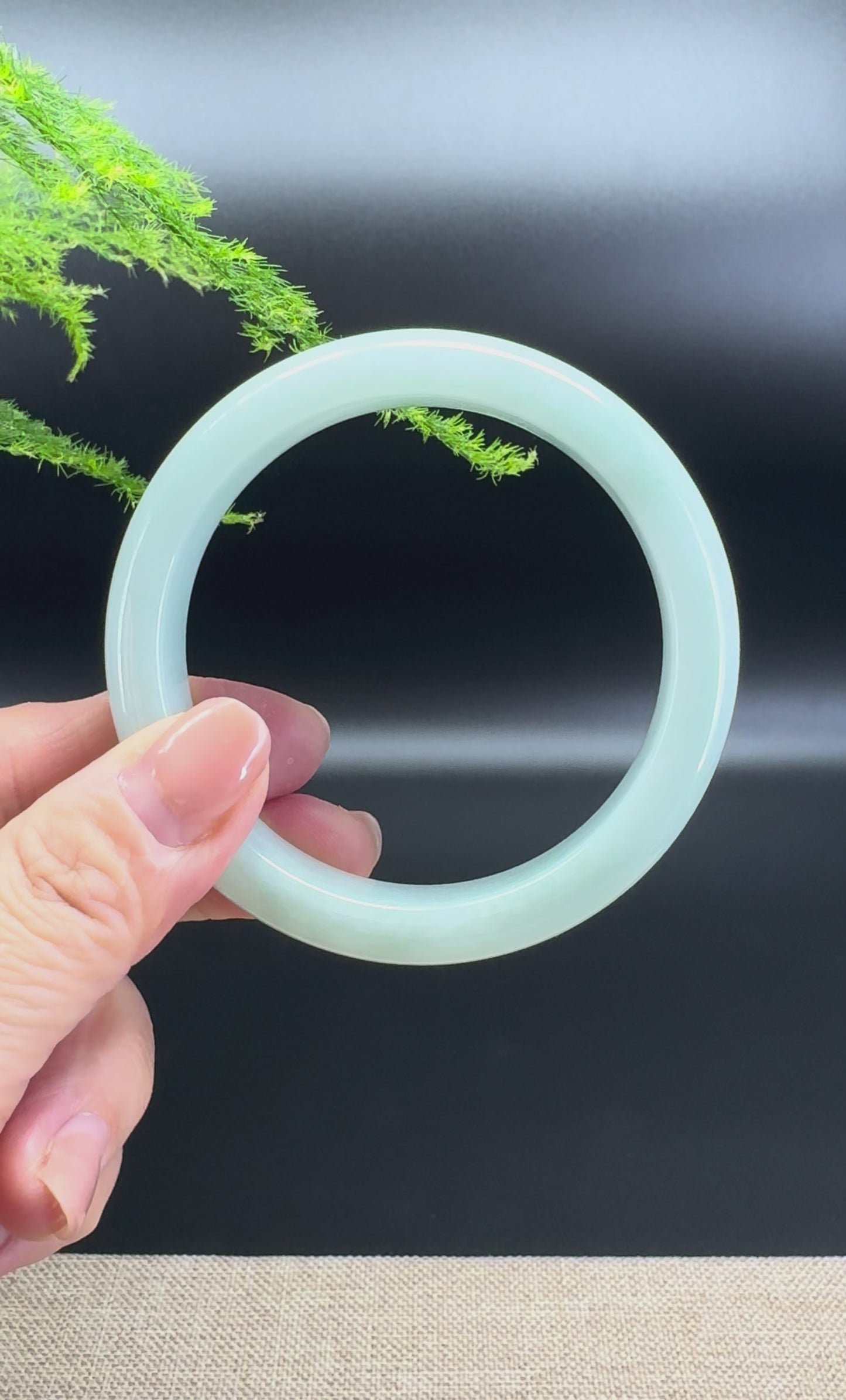 Load and play video in Gallery viewer, Genuine Burmese Apple Green Jade Jadeite Bangle Bracelet ( 58.4mm )
