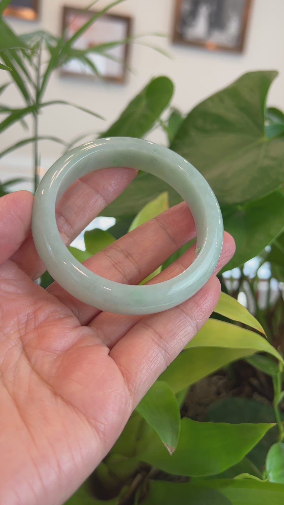 Load and play video in Gallery viewer, RealJade® Co. Classic Green Natural Jadeite Jade Bangle (56.62 mm )#T132
