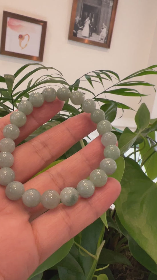 Load and play video in Gallery viewer, Natural Jadeite Jade 10 mm Round Oil Green Beads Bracelet ( 10 mm )
