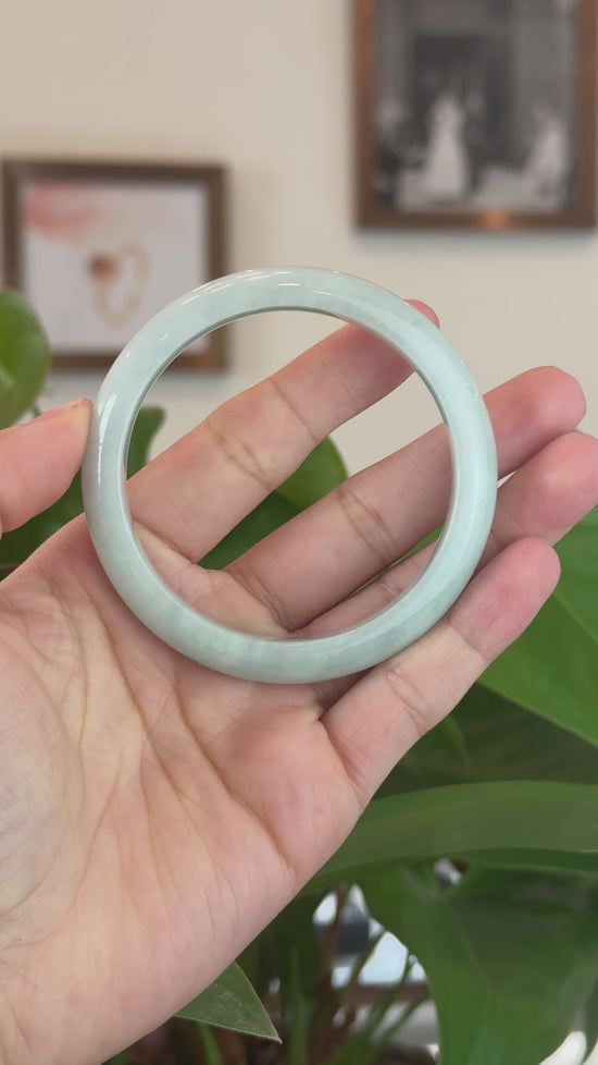 Load and play video in Gallery viewer, Classic Real Jade Jadeite Bangle Bracelet (58.07 mm) #T240
