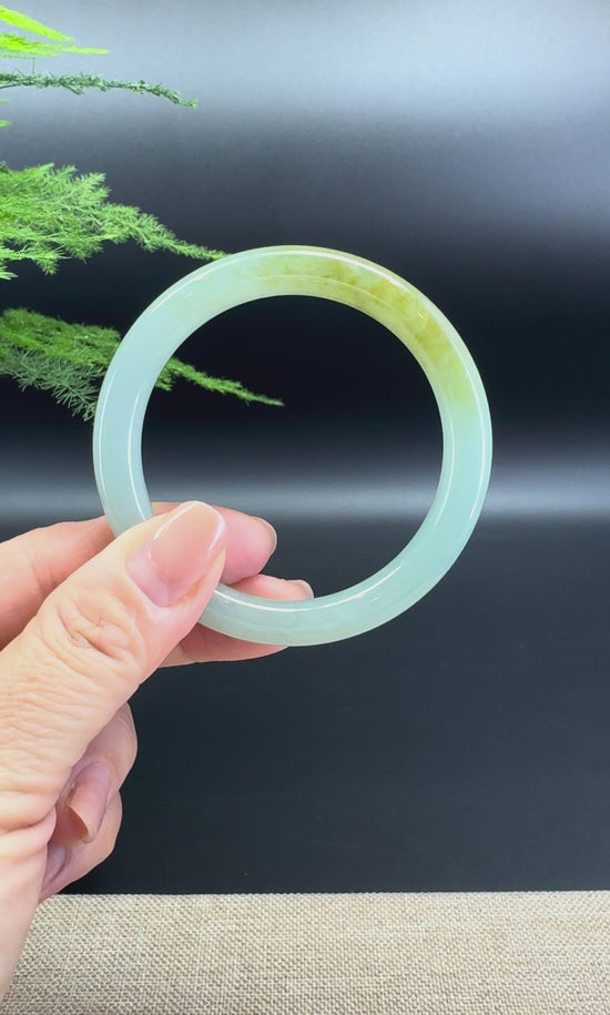 Load and play video in Gallery viewer, Genuine Burmese Green Jade Jadeite Bangle Bracelet ( 52.5mm )
