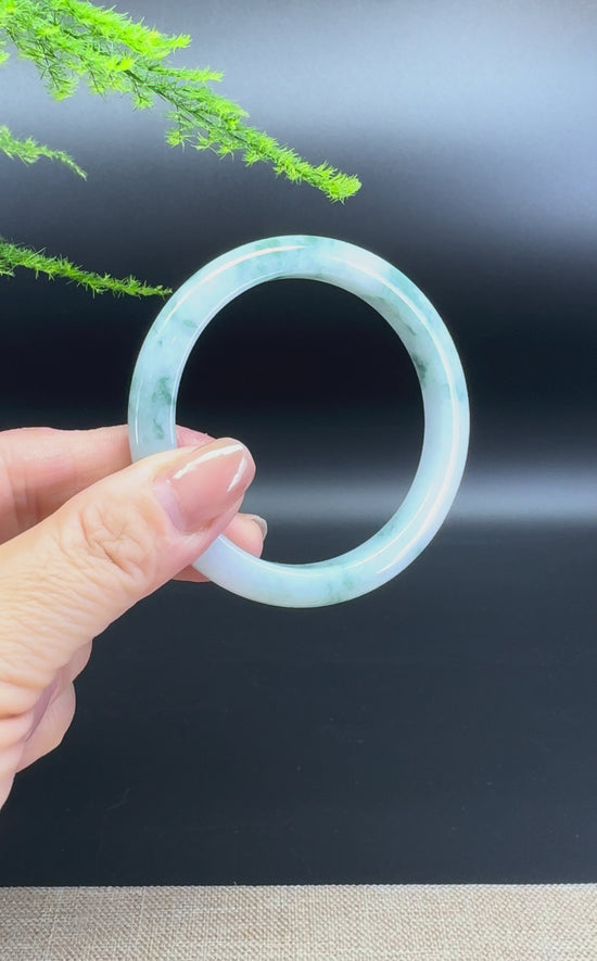 Load and play video in Gallery viewer, Genuine Burmese Green Jade Jadeite Bangle Bracelet ( 55.5mm )
