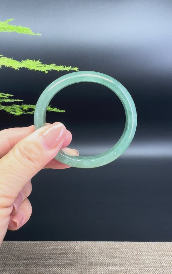 Load and play video in Gallery viewer, Genuine Burmese Green Jade Jadeite Bangle Bracelet ( 52.1*48.5mm )

