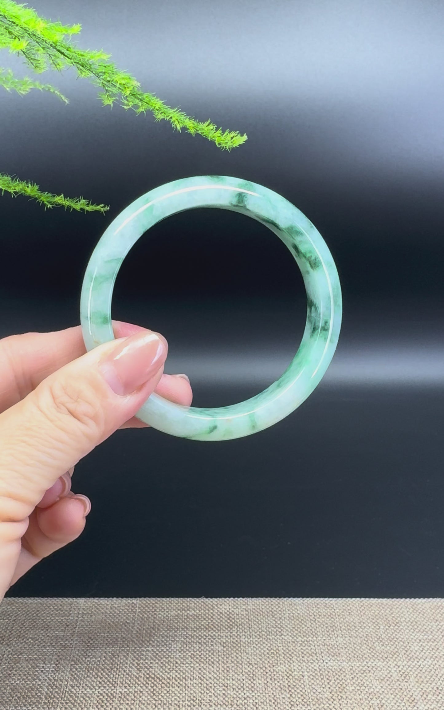Load and play video in Gallery viewer, Genuine Burmese Green Jade Jadeite Bangle Bracelet ( 56mm )
