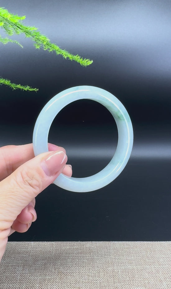 Load and play video in Gallery viewer, Genuine Burmese Green Jade Jadeite Bangle Bracelet ( 56.3mm )
