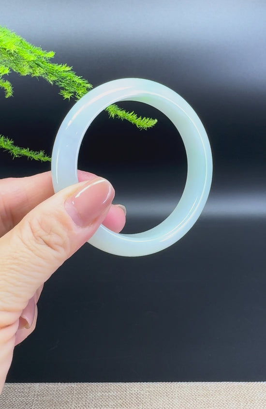 Load and play video in Gallery viewer, Genuine Burmese Green Jade Jadeite Bangle Bracelet ( 55mm )
