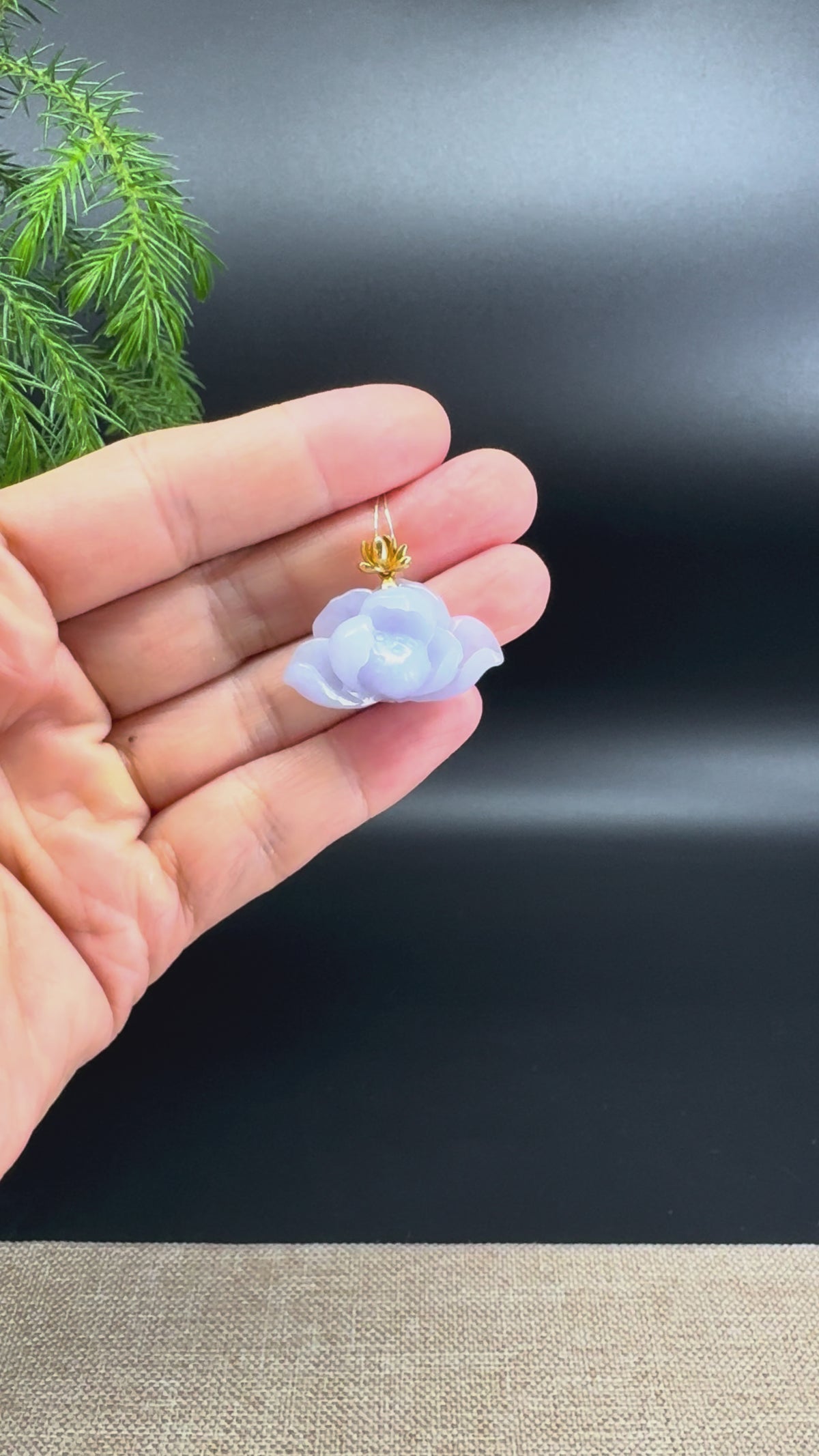 Natural 18K Yellow Gold Burmese Lavender Jadeite Jade Lotus Flower Pendant