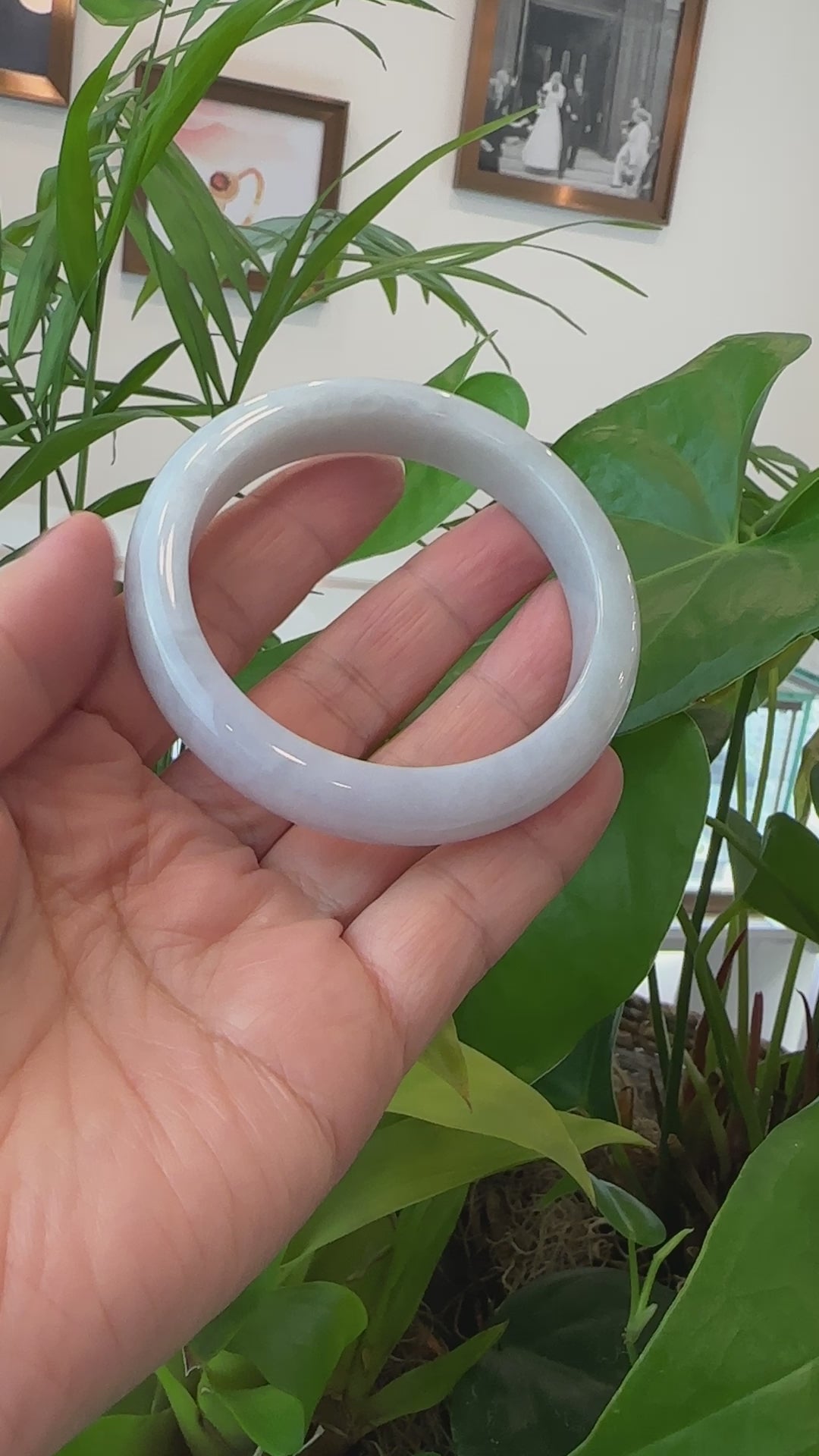 Load and play video in Gallery viewer, RealJade® Co. &amp;quot;Classic Bangle&amp;quot; Lavender Jadeite Jade Bangle ( 60.61 mm ) T115
