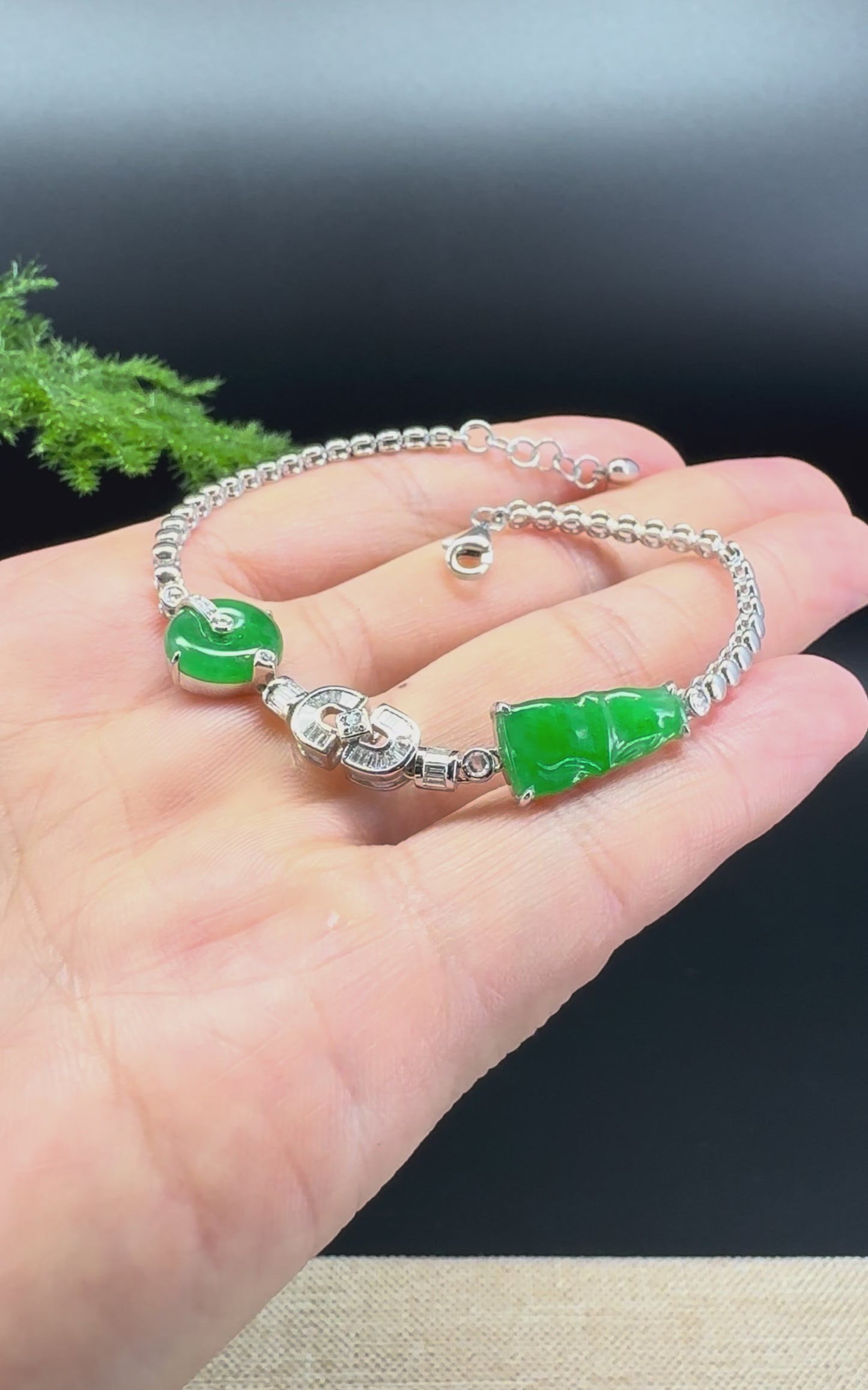 18K White Gold Imperial Green Koukou&Bamboo Jadeite Jade Bracelet With Diamonds