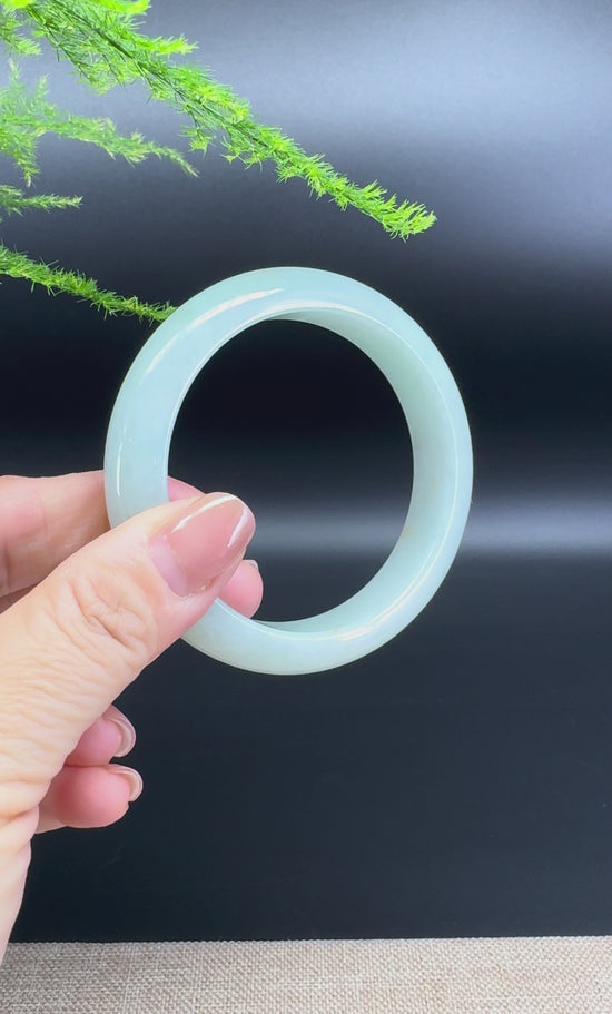 Load and play video in Gallery viewer, Genuine Burmese Apple Green Jade Jadeite Bangle Bracelet ( 56.4mm )
