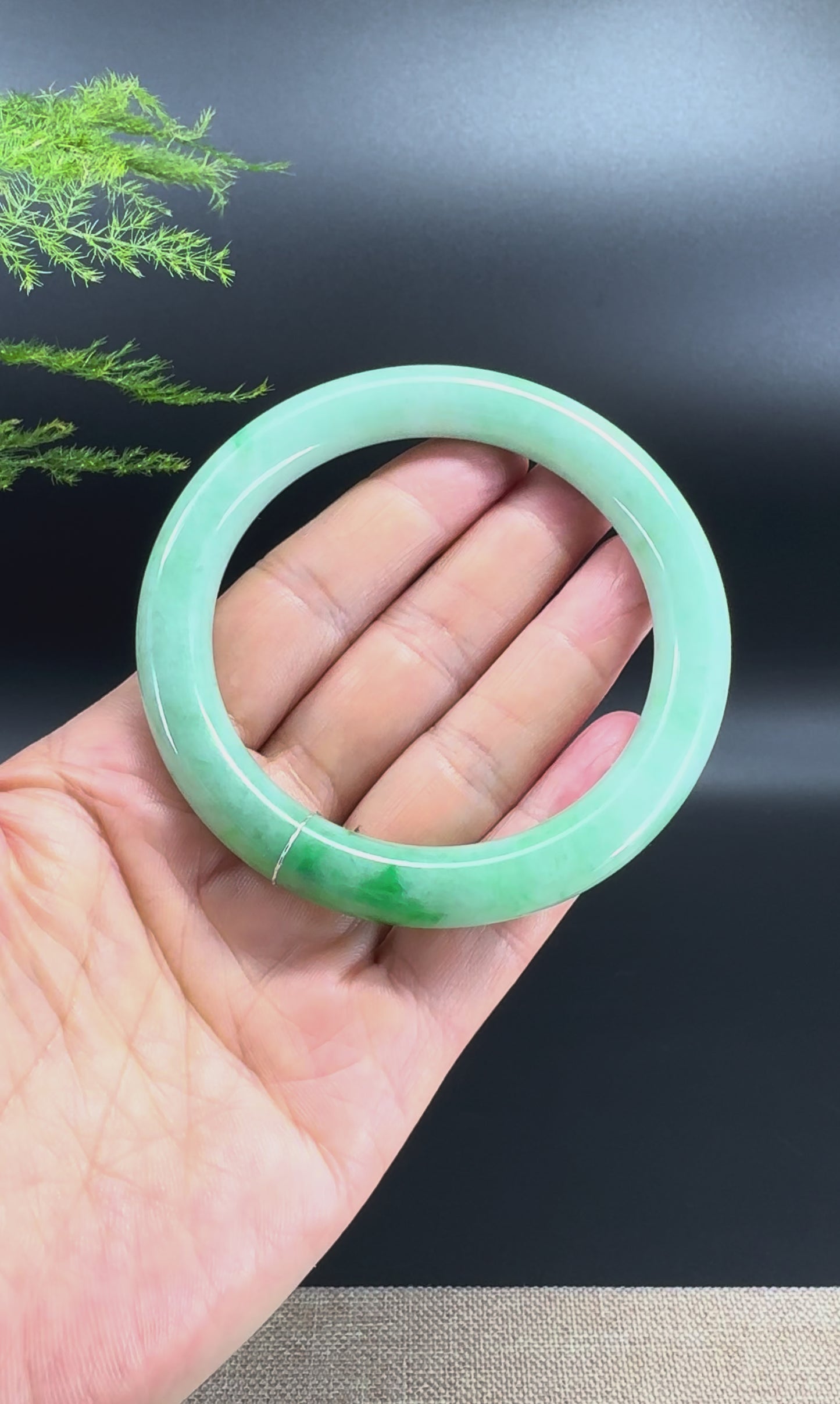 Load and play video in Gallery viewer, Genuine Burmese Green Jade Jadeite Bangle Bracelet (61mm)
