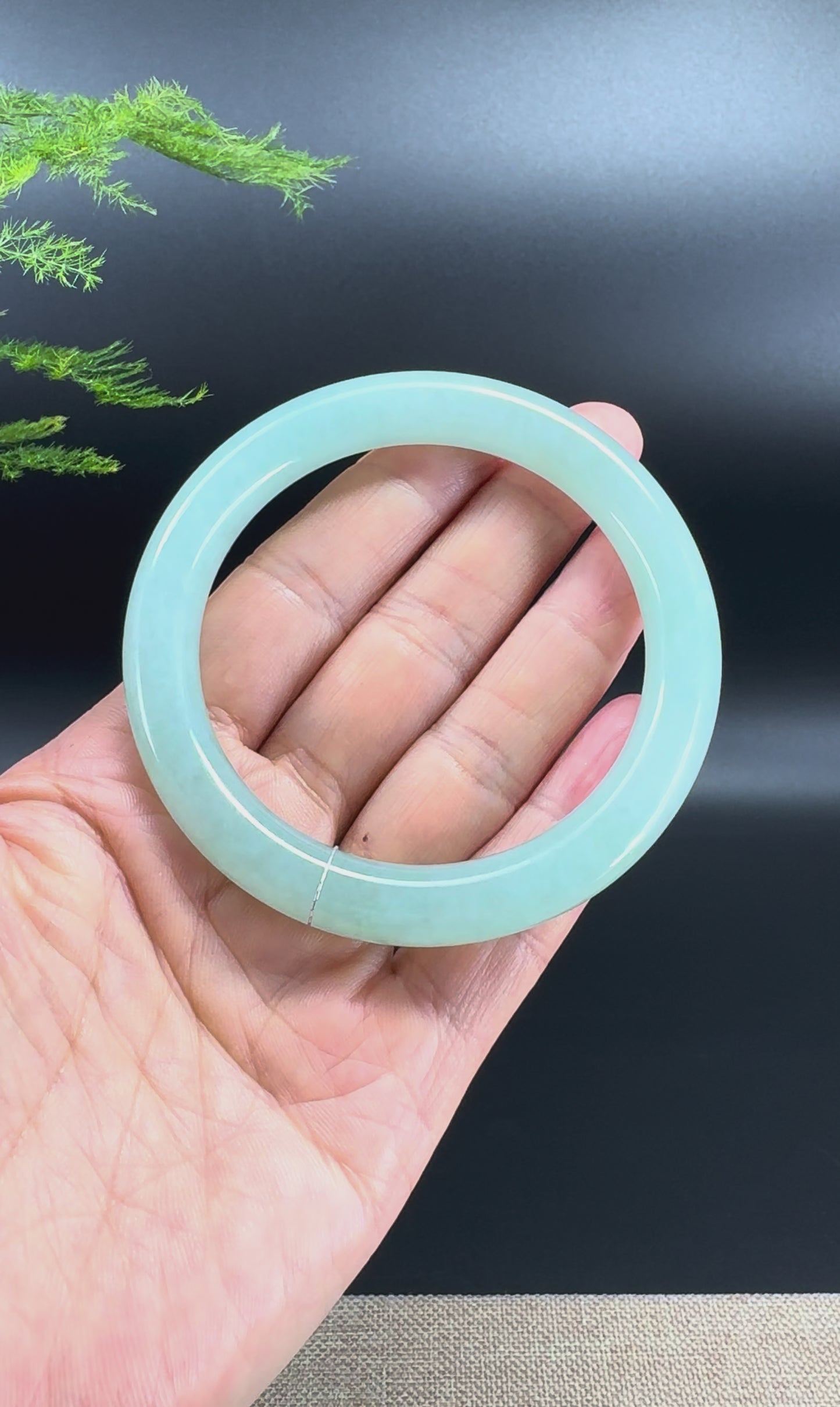 Load and play video in Gallery viewer, Genuine Burmese Green Jade Jadeite Bangle Bracelet (58.1mm)

