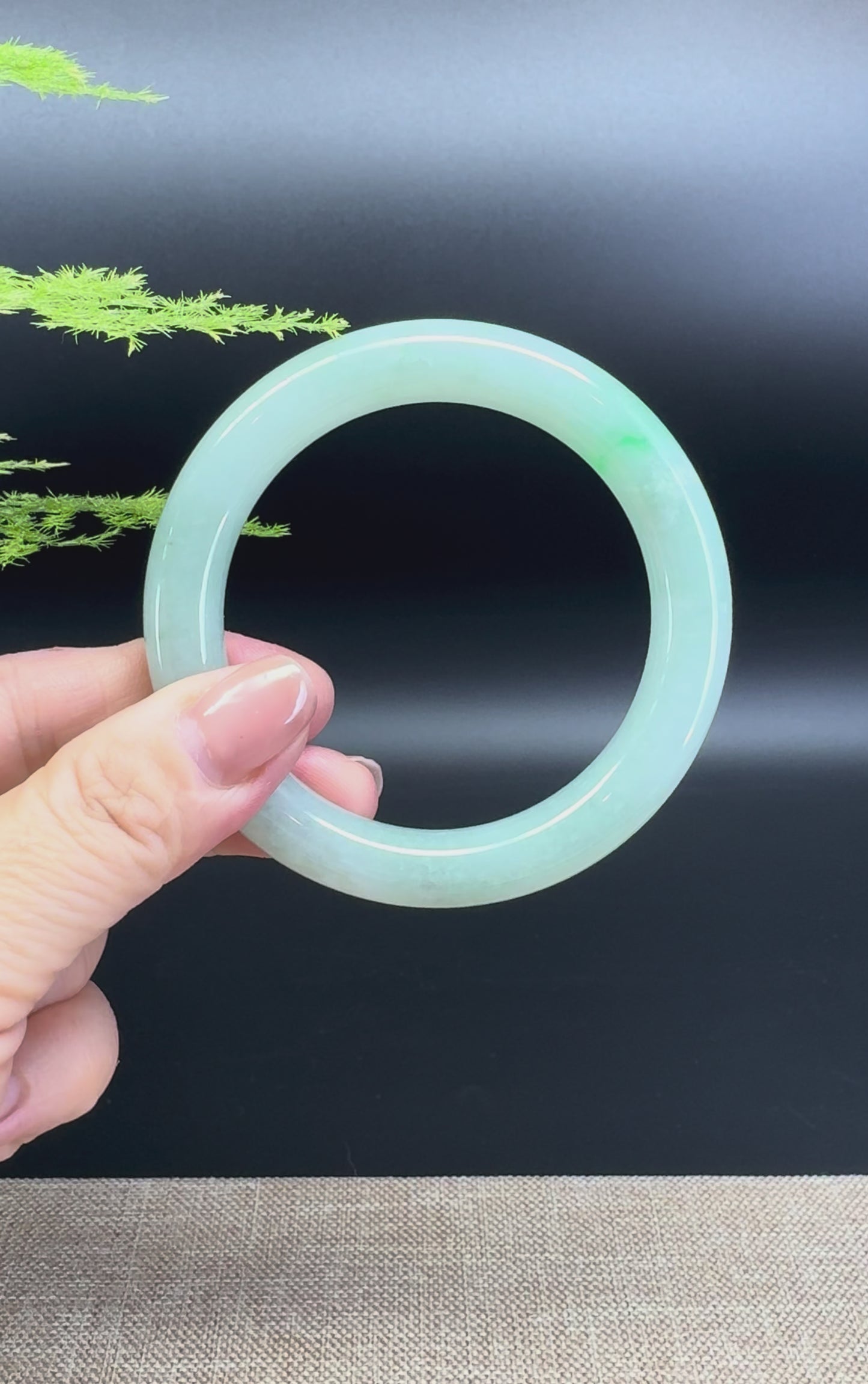 Load and play video in Gallery viewer, Genuine Burmese Apple Green Jade Jadeite Bangle Bracelet ( 55.9mm )
