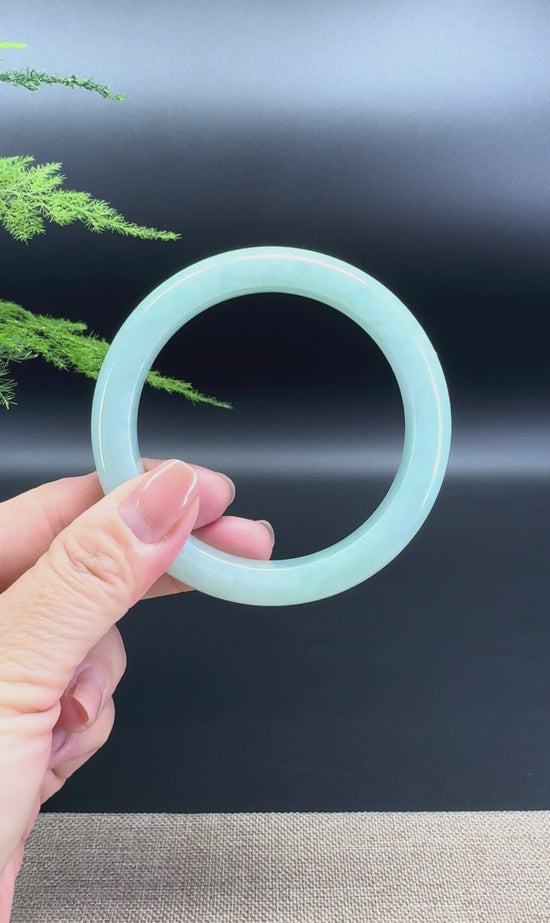 Load and play video in Gallery viewer, Genuine Burmese Green Jade Jadeite Bangle Bracelet ( 60mm )
