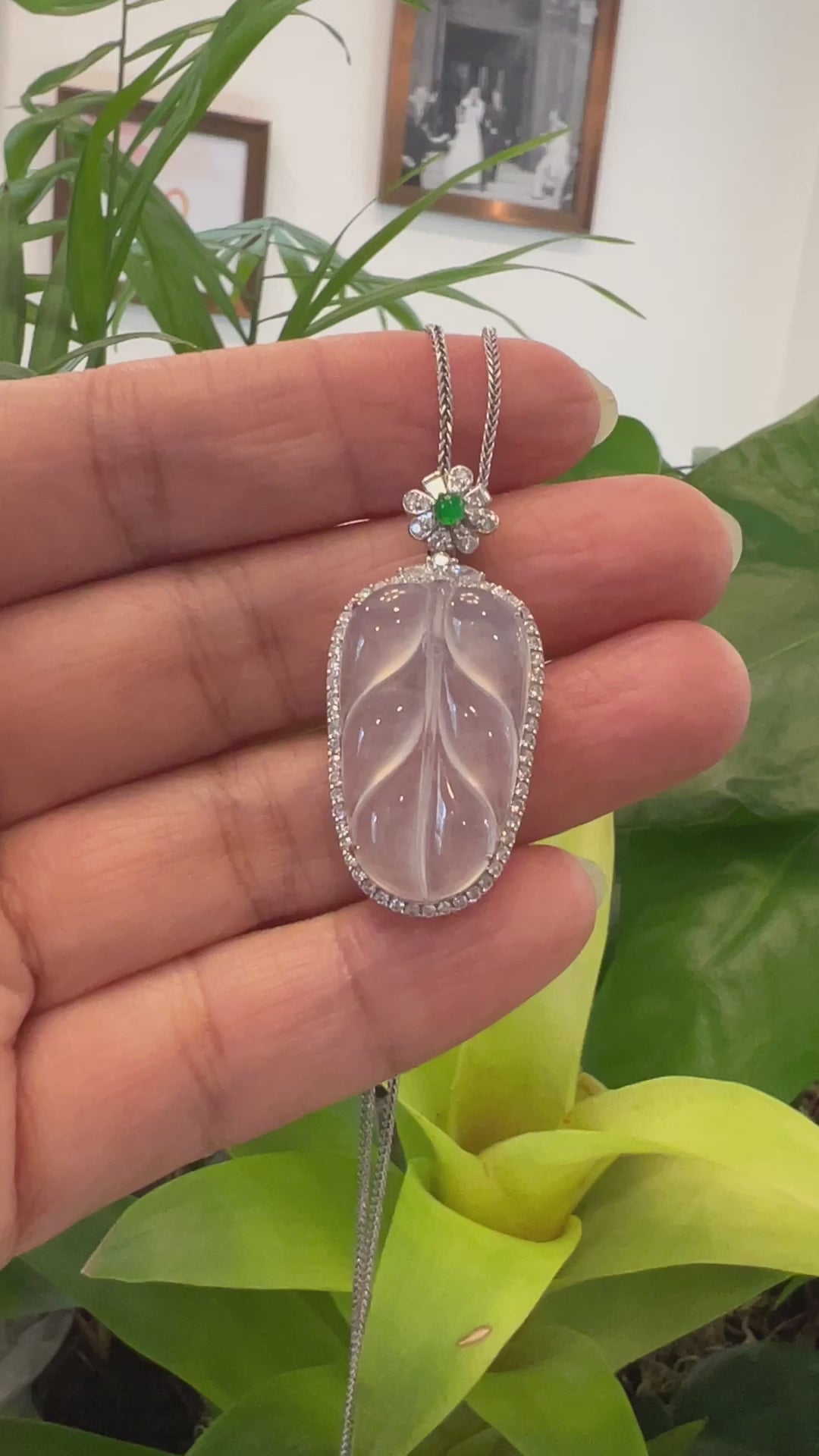Load and play video in Gallery viewer, High-end Genuine Ice Jadeite Jade Jin Zhi Yu Ye (Leaf) Necklace With 18k Gold &amp;amp; Diamond
