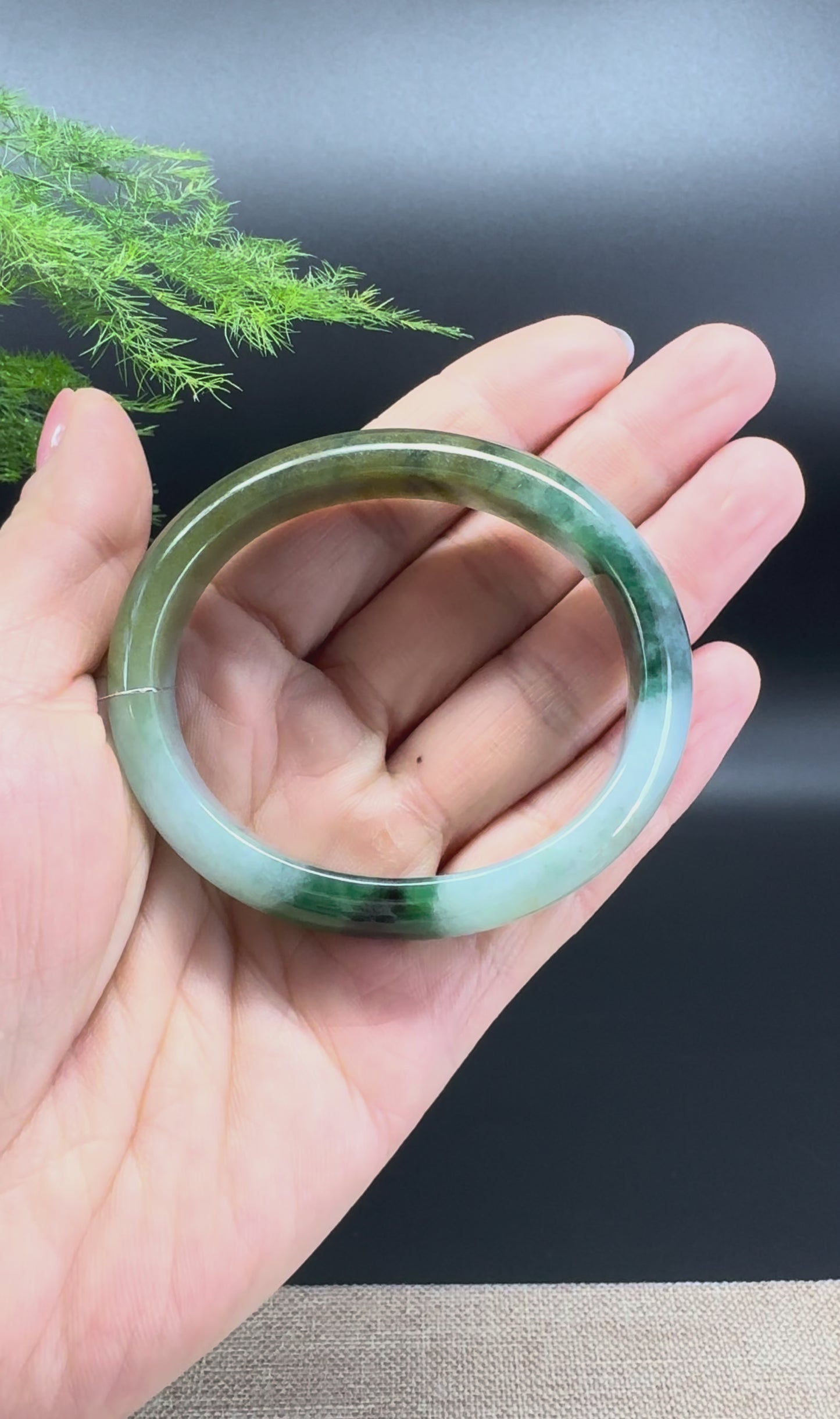 Load and play video in Gallery viewer, Genuine Burmese Yellow Blue Flower Jade Jadeite Bangle Bracelet ( 54.5mm*46)
