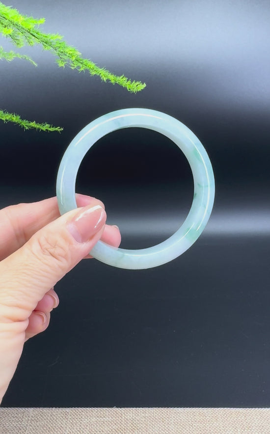 Load and play video in Gallery viewer, Genuine Burmese Green Jade Jadeite Bangle Bracelet ( 56.7mm )
