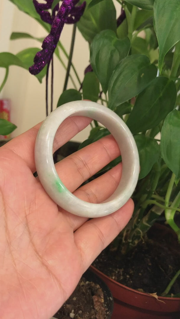 Load and play video in Gallery viewer, RealJade &amp;quot;Classic Bangle&amp;quot; Genuine Burmese Green Jadeite Jade Bangle Bracelet (57.12 mm) #187
