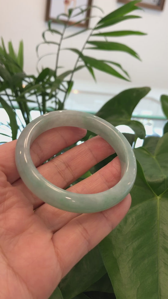 Load and play video in Gallery viewer, Classic Green Natural Burmese Jadeite Jade Bangle (56.90 mm) #737
