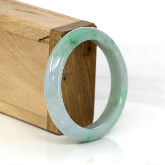 Load image into Gallery viewer, High-quality Lavender-Green Natural Burmese Jadeite Jade Bangle ( 54.82 mm )#332
