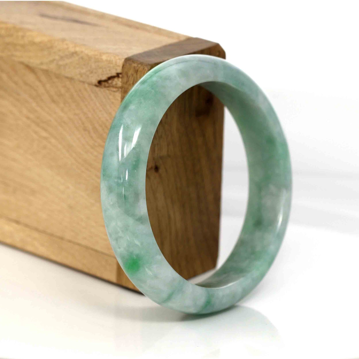 Load image into Gallery viewer, RealJade® Co. Classic Green Natural Jadeite Jade Bangle (56.54 mm) #568
