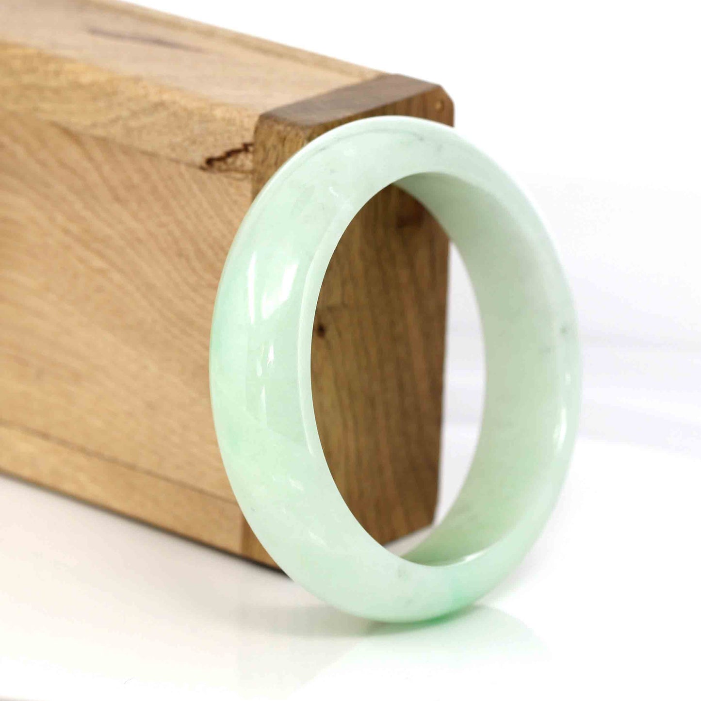 Load image into Gallery viewer, High-quality Lavender-Green Natural Burmese Jadeite Jade Bangle (54.89 mm ) #327
