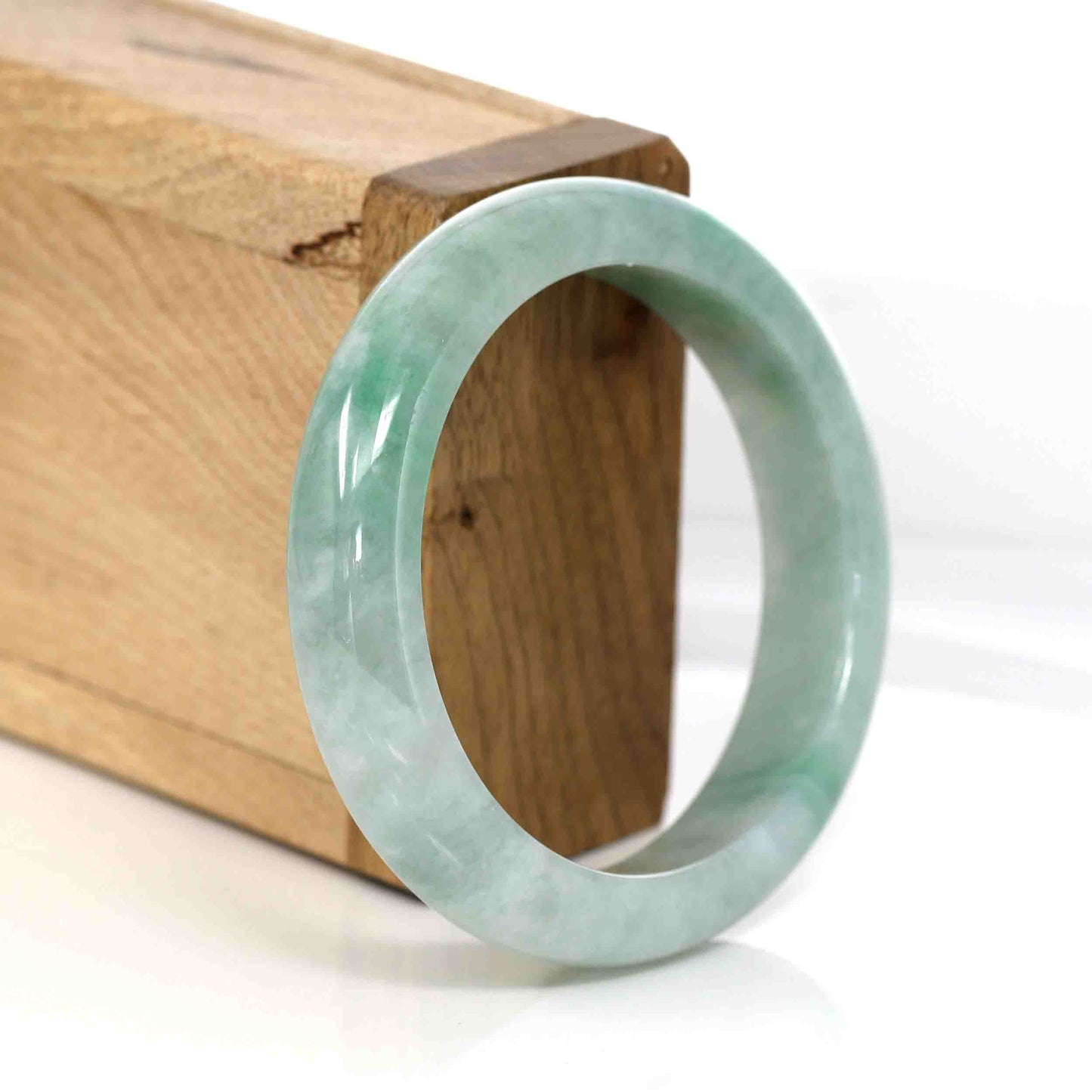 Load image into Gallery viewer, RealJade® Co. Classic Green Natural Jadeite Jade Bangle (54.41 mm )#321
