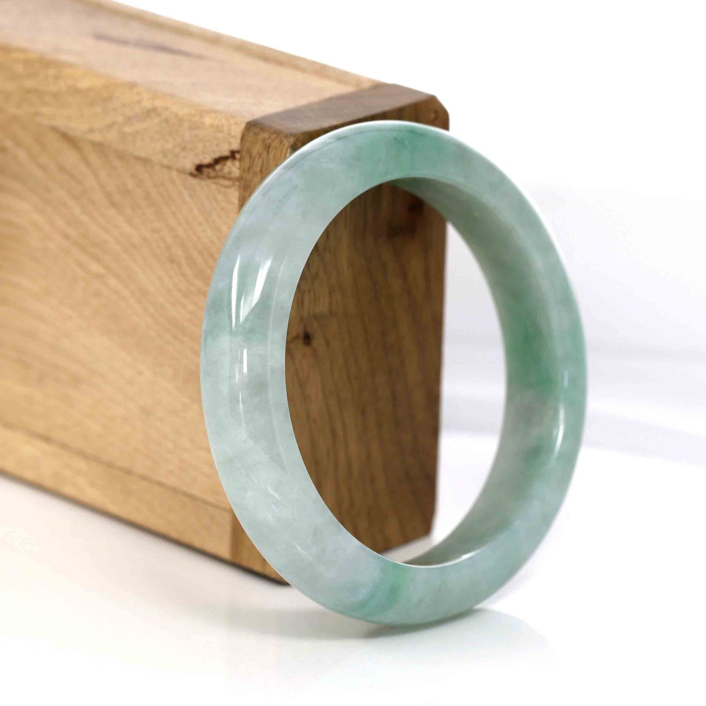 Load image into Gallery viewer, RealJade® Co. Classic Green Natural Jadeite Jade Bangle (54.41 mm )#321
