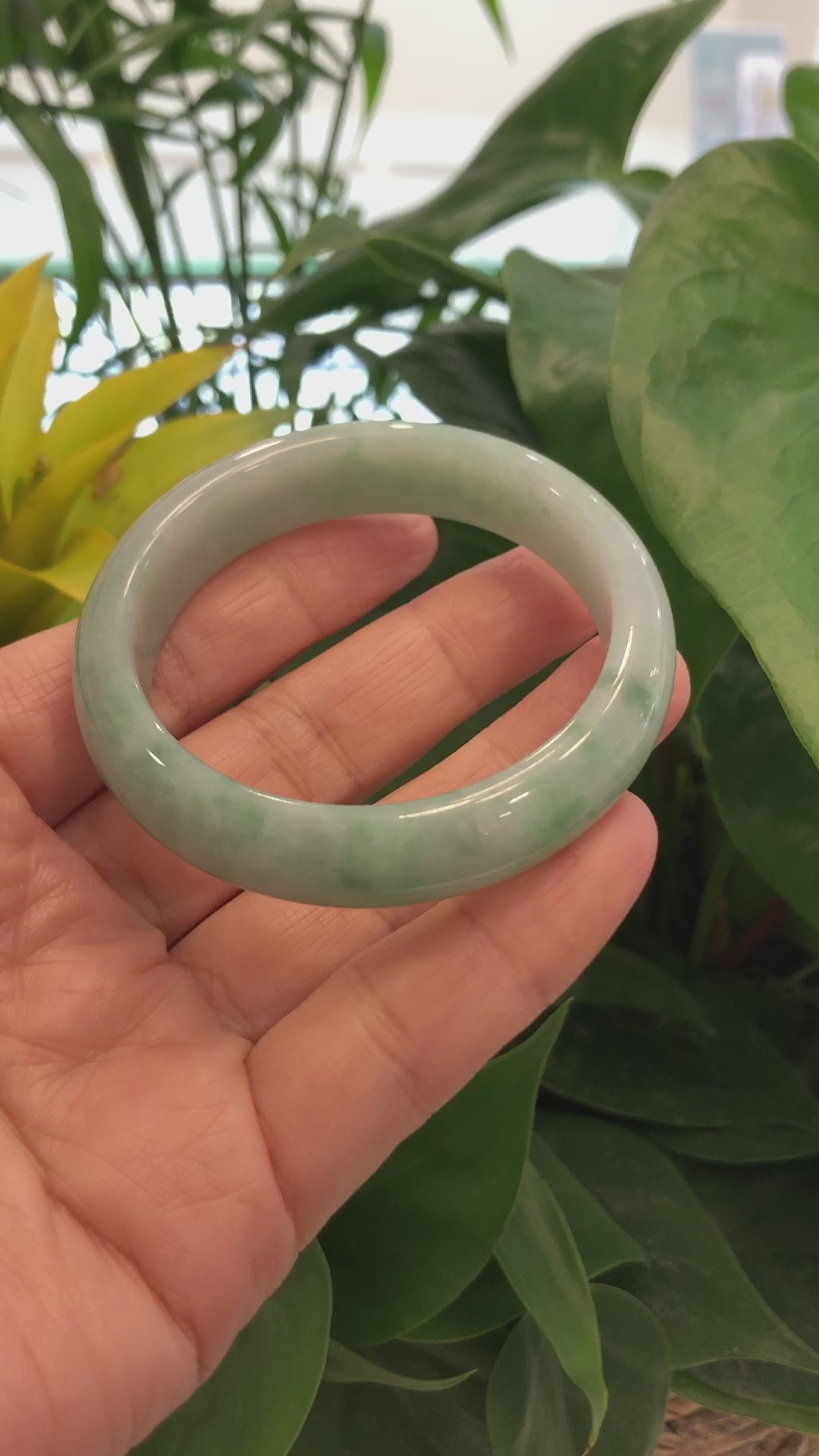 Load and play video in Gallery viewer, Genuine Burmese Green Jadeite Jade Bangle Bracelet (54.19 mm) #710
