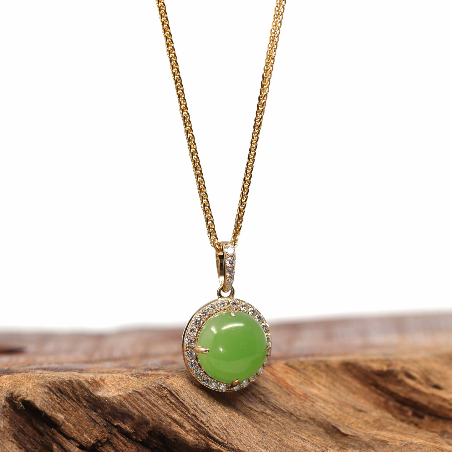Load image into Gallery viewer, 14K Gold Genuine Green Apple Green Jade Circle Pendant Necklace With VS1 Diamond
