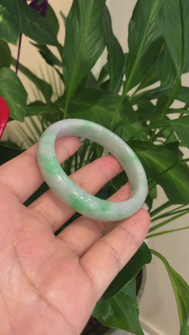 Load and play video in Gallery viewer, RealJade® Co. &amp;quot;Classic Bangle&amp;quot; Genuine Burmese Green Jadeite Jade Bangle Bracelet ( 55.53 )#211
