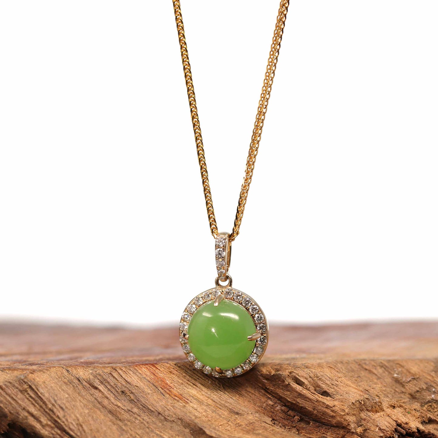 Load image into Gallery viewer, 14K Gold Genuine Green Apple Green Jade Circle Pendant Necklace With VS1 Diamond
