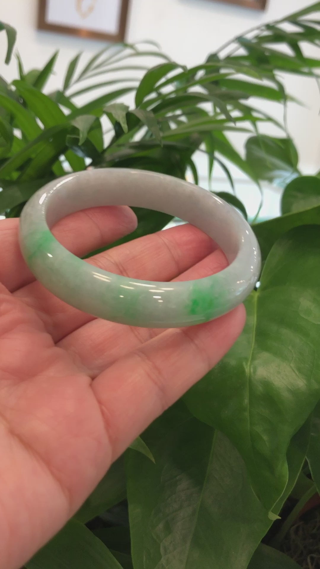 Load and play video in Gallery viewer, RealJade® Co. &amp;quot;Classic Bangle&amp;quot; Genuine Jadeite Jade Rich Green Bangle Bracelet (58.66mm) #368
