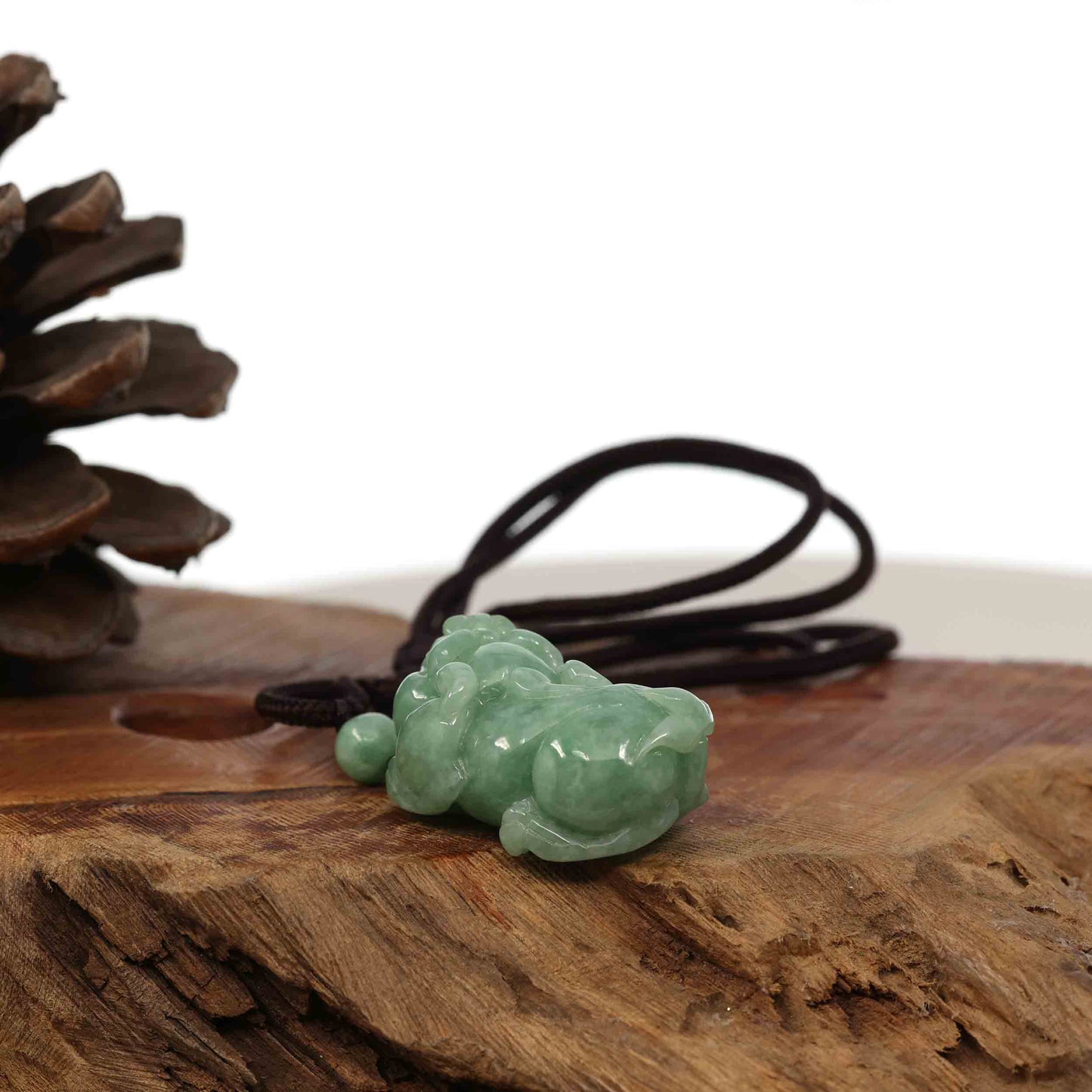 RealJade Co.¨ genuine jadeite carving Copy of Baikalla™ Pi Xiu Genuine Burmese Green Jadeite Jade PiXiu Pendant Necklace (FengShui Lucky)