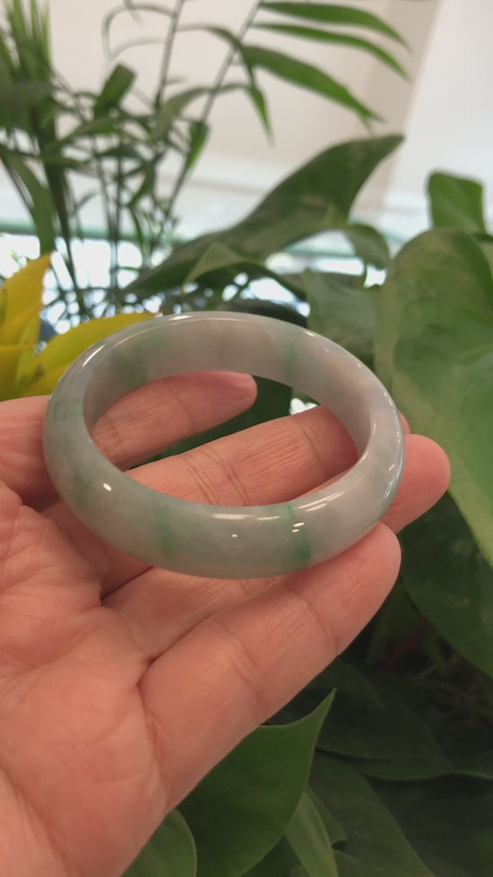 Load and play video in Gallery viewer, RealJade® &amp;quot;Classic Bangle&amp;quot; Green Natural Burmese Jadeite Jade Bangle (52.56mm) #496
