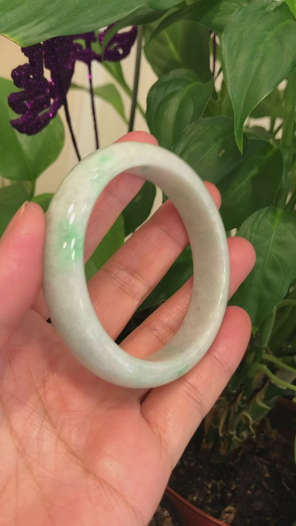 Load and play video in Gallery viewer, RealJade® &amp;quot;Classic Bangle&amp;quot; Genuine Burmese Green Jadeite Jade Bangle Bracelet (58.4 mm) #155
