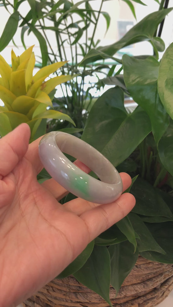 Load and play video in Gallery viewer, High-quality Lavender-Green Natural Burmese Jadeite Jade Bangle (57.08 mm ) #485
