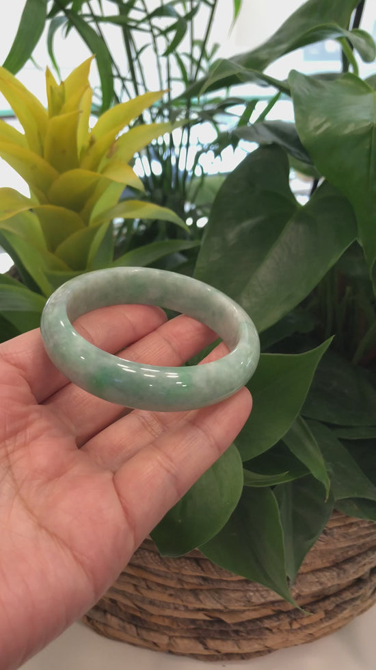 Load and play video in Gallery viewer, RealJade¨ Classic Green Natural Jadeite Jade Bangle (56.58 mm) #554
