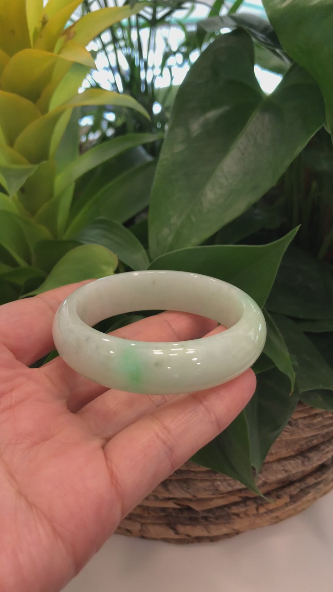Load and play video in Gallery viewer, High-quality Lavender-Green Natural Burmese Jadeite Jade Bangle (54.89 mm ) #327
