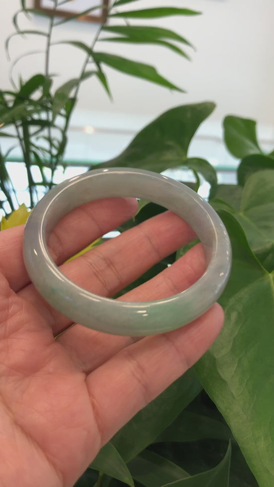 Load and play video in Gallery viewer, Classic Forest Green Natural Burmese Jadeite Jade Bangle (58.72 mm) #751
