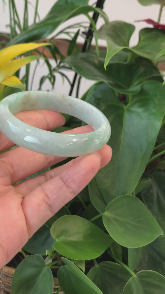 Load and play video in Gallery viewer, RealJade® Co. &amp;quot;Classic Bangle&amp;quot; Natural Burmese Green Jadeite Jade Bangle (58.84 mm ) #591
